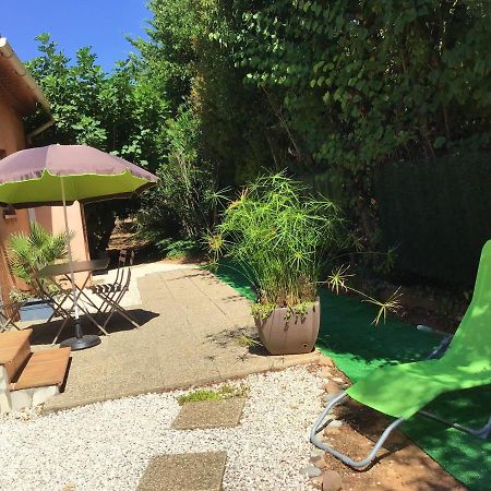 Charmant Appartement A Le Muy Avec Terrasse Et Jardin Exteriör bild