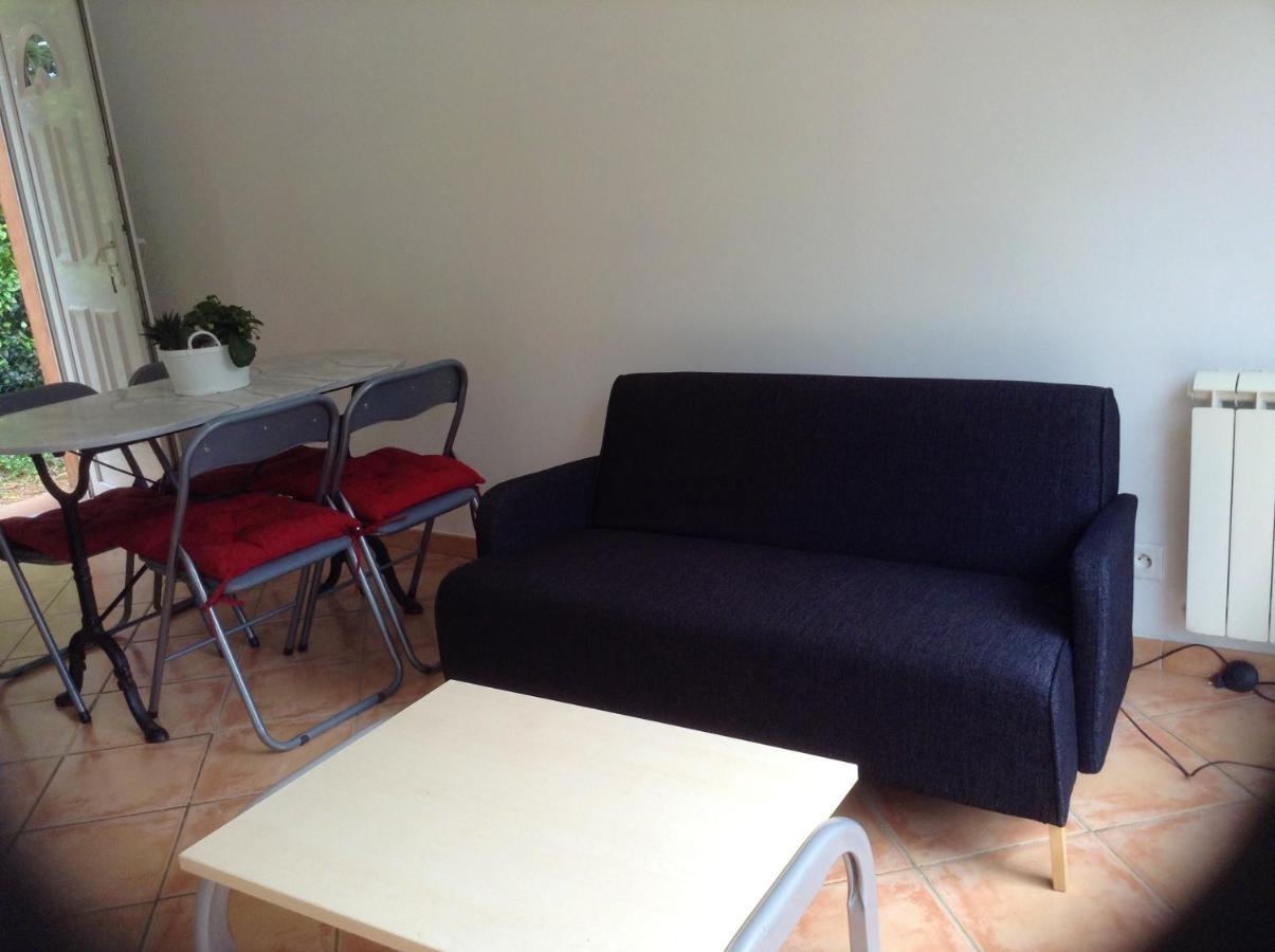 Charmant Appartement A Le Muy Avec Terrasse Et Jardin Exteriör bild