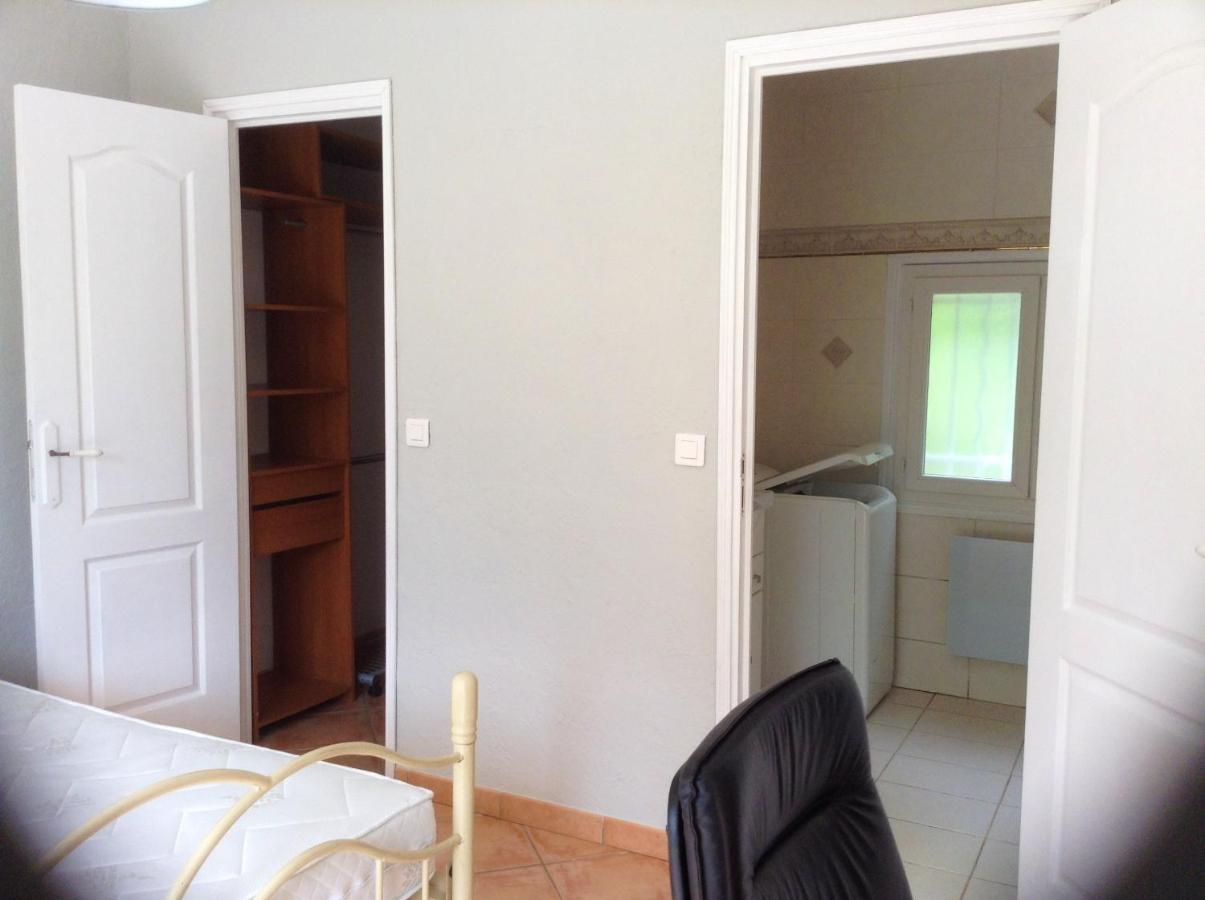 Charmant Appartement A Le Muy Avec Terrasse Et Jardin Exteriör bild