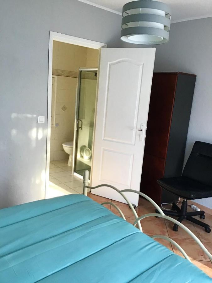 Charmant Appartement A Le Muy Avec Terrasse Et Jardin Exteriör bild