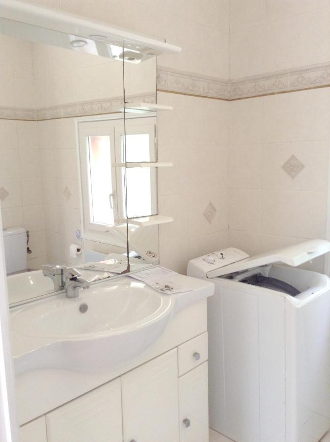 Charmant Appartement A Le Muy Avec Terrasse Et Jardin Exteriör bild