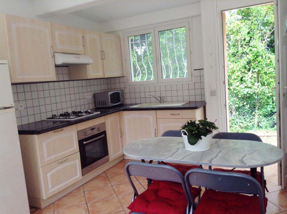 Charmant Appartement A Le Muy Avec Terrasse Et Jardin Exteriör bild